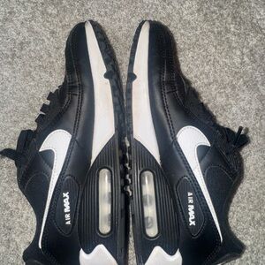 Nike Black and White Sneakers woman’s Airs